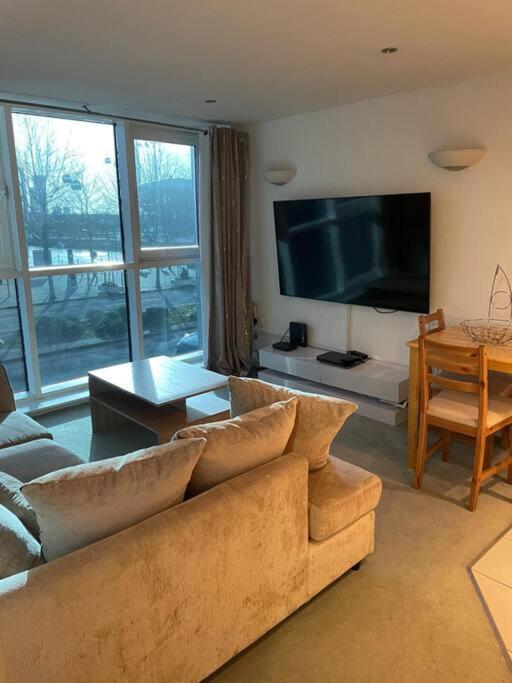 1 Bedroom Apartment Royal Docks Londyn Zewnętrze zdjęcie